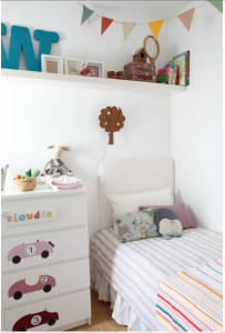 decoración con vinilos en las comodas y cambiadores de los niños