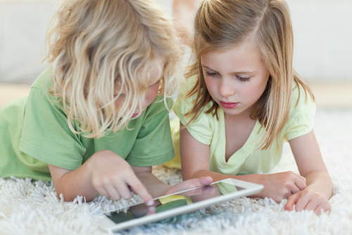 Las niñeras modernas móviles, tablets, y nuevas tecnologías