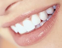 blanquear-los-dientes-de-forma-natural