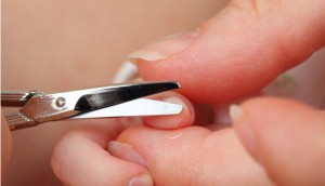 Cómo cortarle las uñas a tu bebé