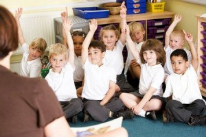 Niños nacidos en verano entrarán más tarde al colegio