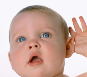 Cómo detectar un problema auditivo en el bebé