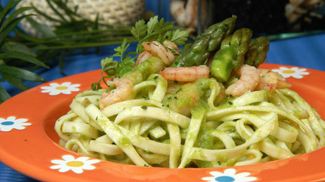 Pasta ribbon noodles (tagliatelle) with asparagus and prawns