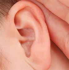 Cómo quitar la cera de los oídos
