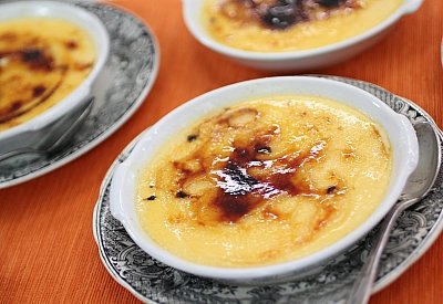 Recetas navideñas: Creme bruleé de almendras con fresas